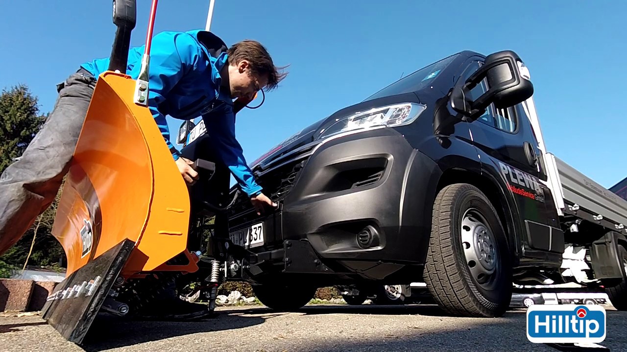 Citroen Jumper mit HILLTIP Snowstriker als Winterdienstfahrzeug