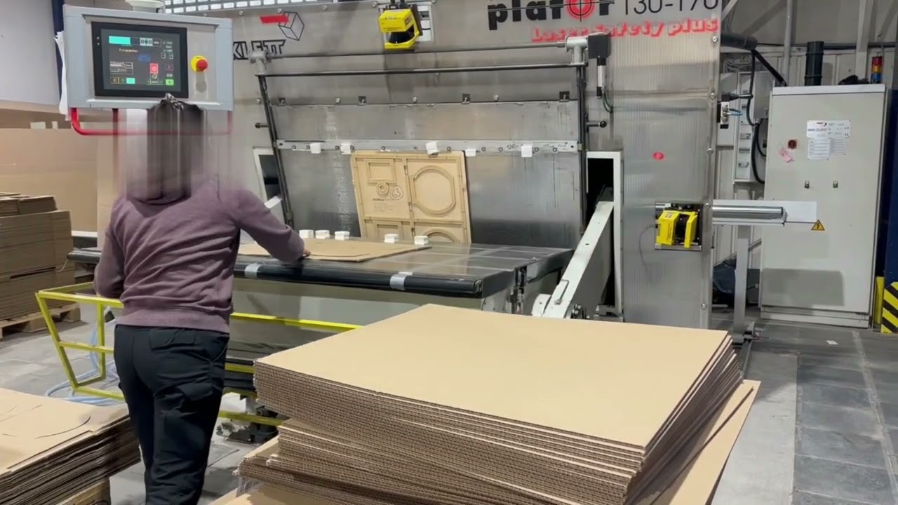 Tiegelstanze im Einsatz: So entstehen individuelle Stanzverpackungen -Ihr Karton nach Maß