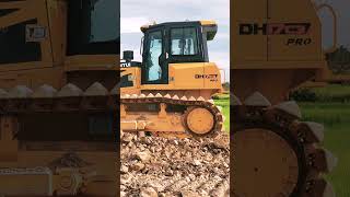 422_ Great Skillful Bulldozer Driver SHANTUi DH17C3 Pro #shorts #dozer #bulldozer #shantui