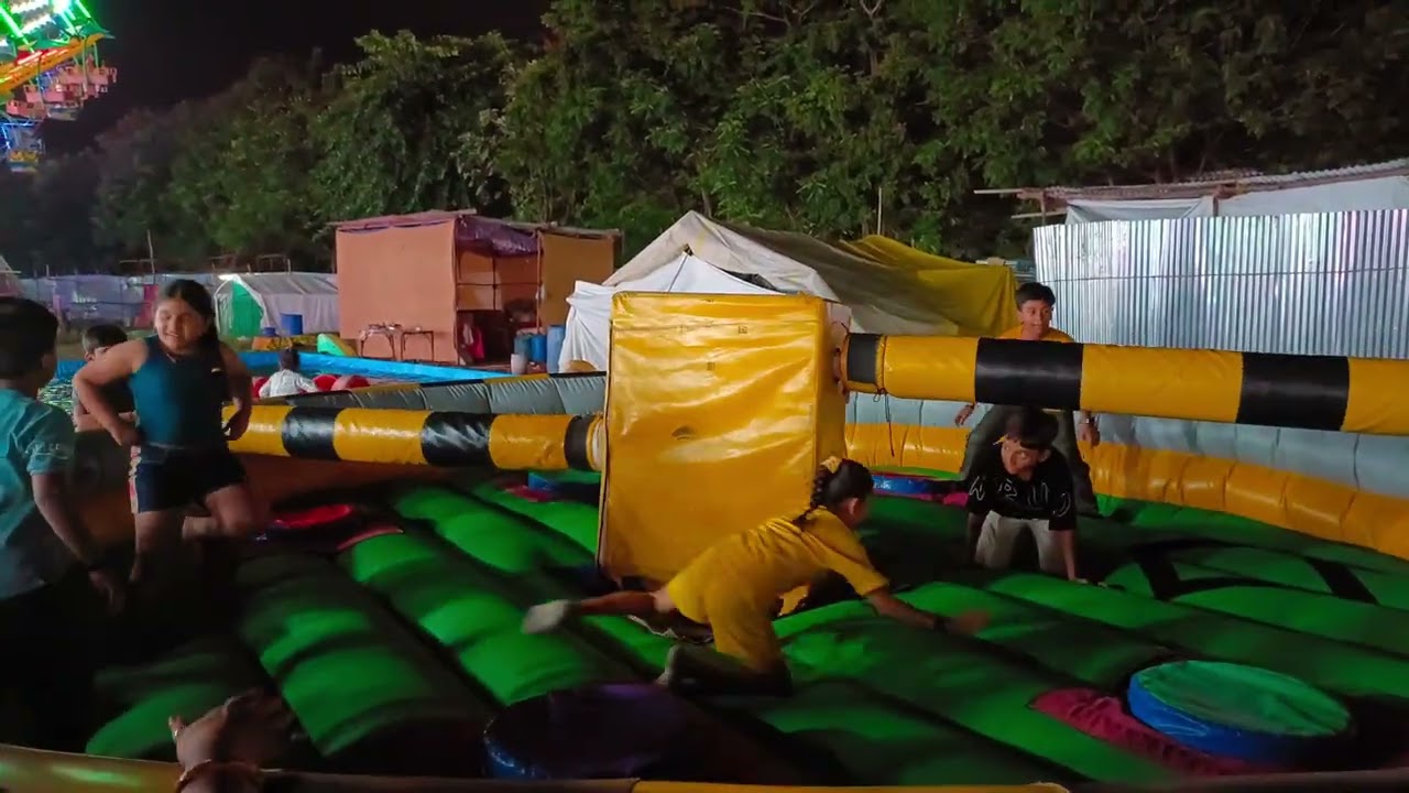मेले में Wipeout Game का जबरदस्त मज़ा  | Inflatable Wipeout Game | Fun Fair India