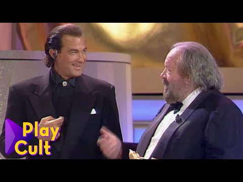 Bud Spencer consegna il Telegatto a Steven Seagal! | Mediaset Play Cult