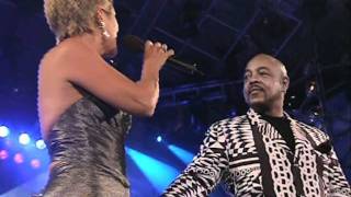 Miniatura de vídeo de "A Whole New World (Live) - Peabo Bryson & Andrea Tessa [Viña del Mar 2001]"