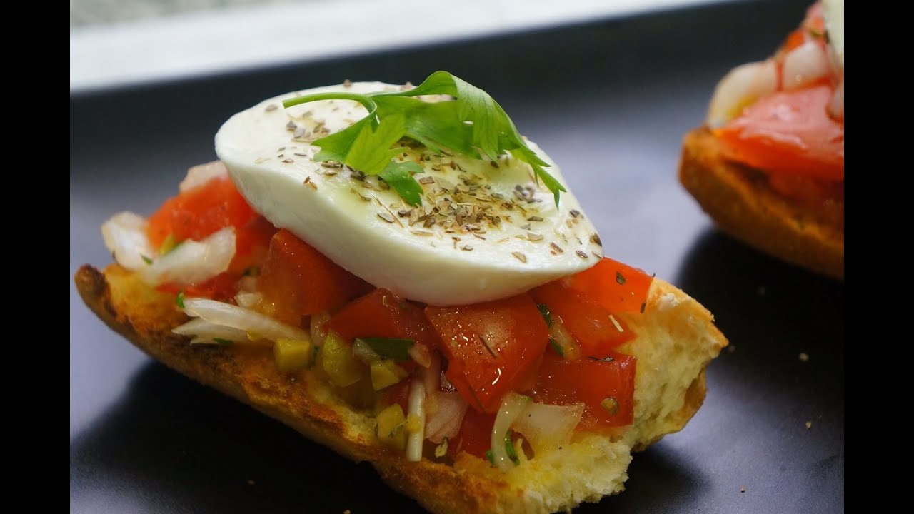 Tostas de mozzarella fresca | Aperitivo fácil y rápido - YouTube