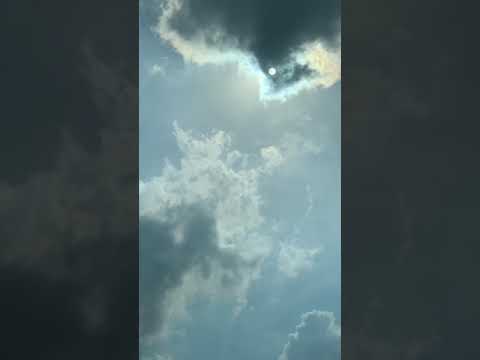 الغيوم تغطي الشمس