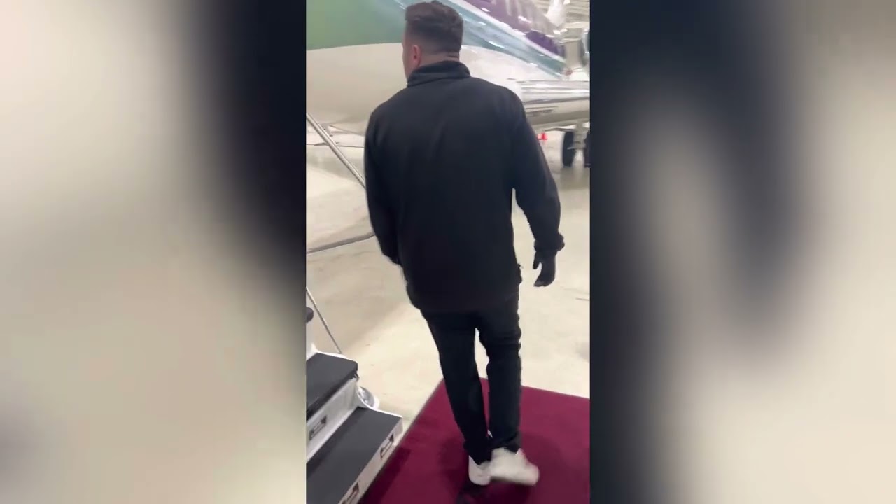 Global express entry door operation #aviationlovers #privatejet #airplane #pilotlife #howto