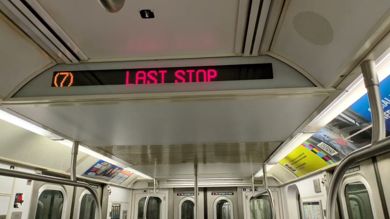 Метро Нью-Йорка: объявление о новой пересадке на Q90 на станции Flushing Main St (7-я линия)