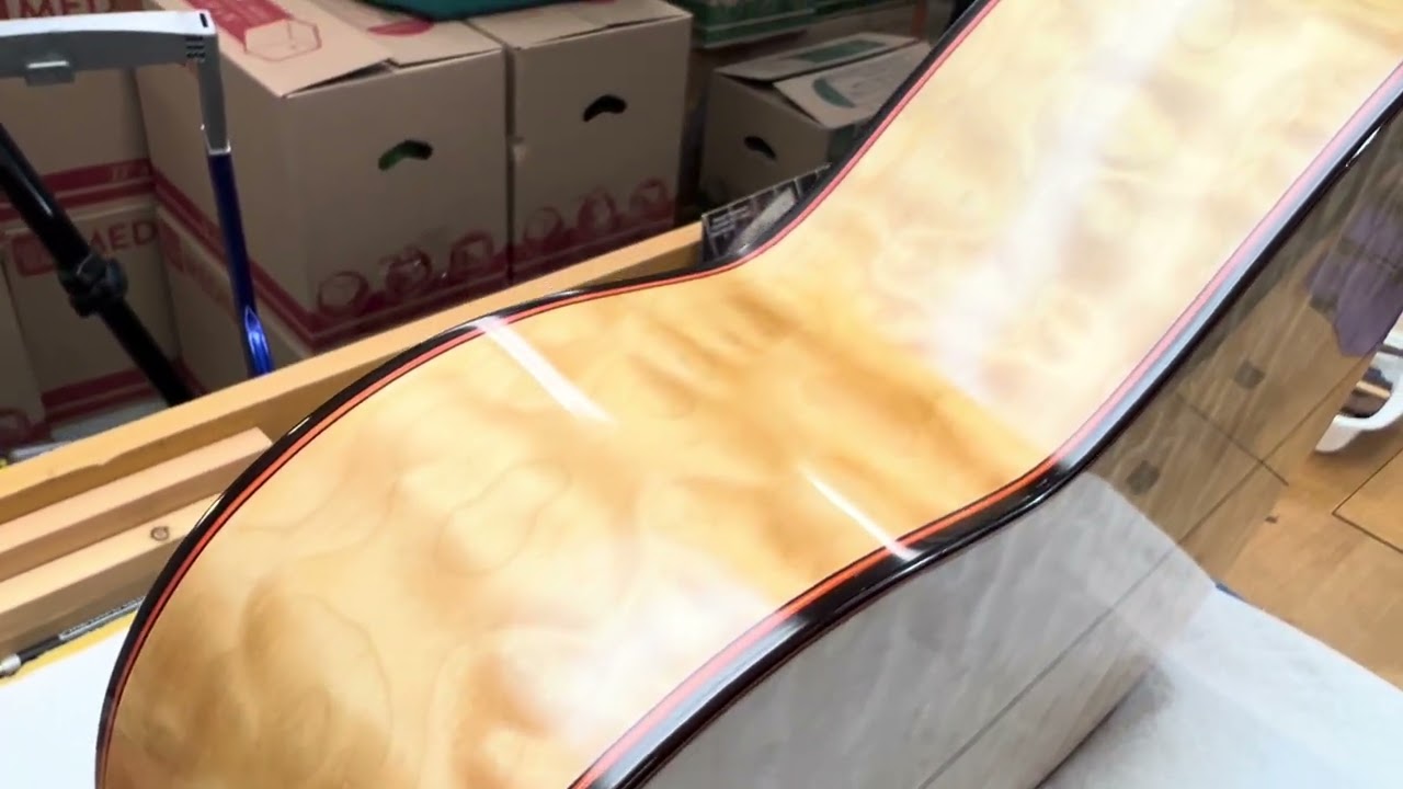 Detailed View 2017 Desmond Quilted Maple Guitar