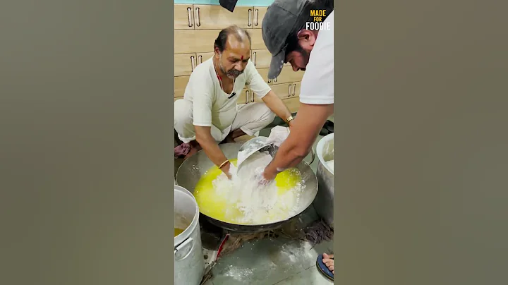 How is the Most Famous BaluShahi of India made | Heeralal Halwai #shorts #delhi