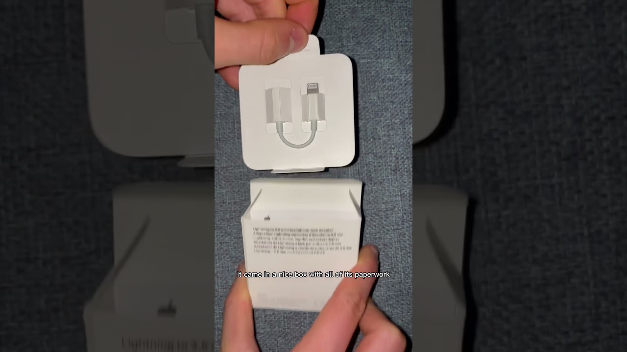 APPLE UNBOXING: Apple Lightning to Headphone ADAPTER | 