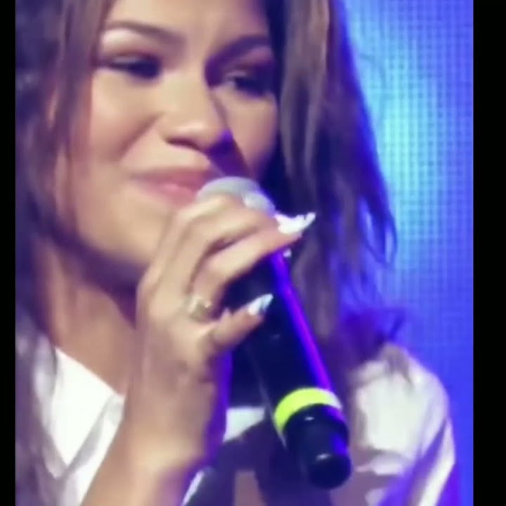 Zendaya live singing / credit to zenyoncee - YouTube