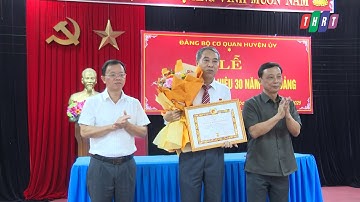 Cơ quan Huyện ủy trao tặng Huy hiệu Đảng và sơ kết công tác xây dựng Đảng 6 tháng đầu năm 2025