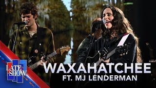 “Right Back to It” - Waxahatchee ft. MJ Lenderman (LIVE on The Late Show) Resimi