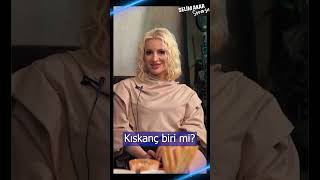 Eşini Hayranlarından Kıskanır Mı?