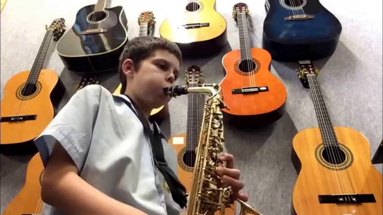 Hot cross bun on alto saxophone YouTube