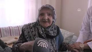 Mehmetcikler Üşümesin Diye Onlara Çorap Ören 117 Yaşındaki Zeliha Nine Ve Komutanların Buluşması.