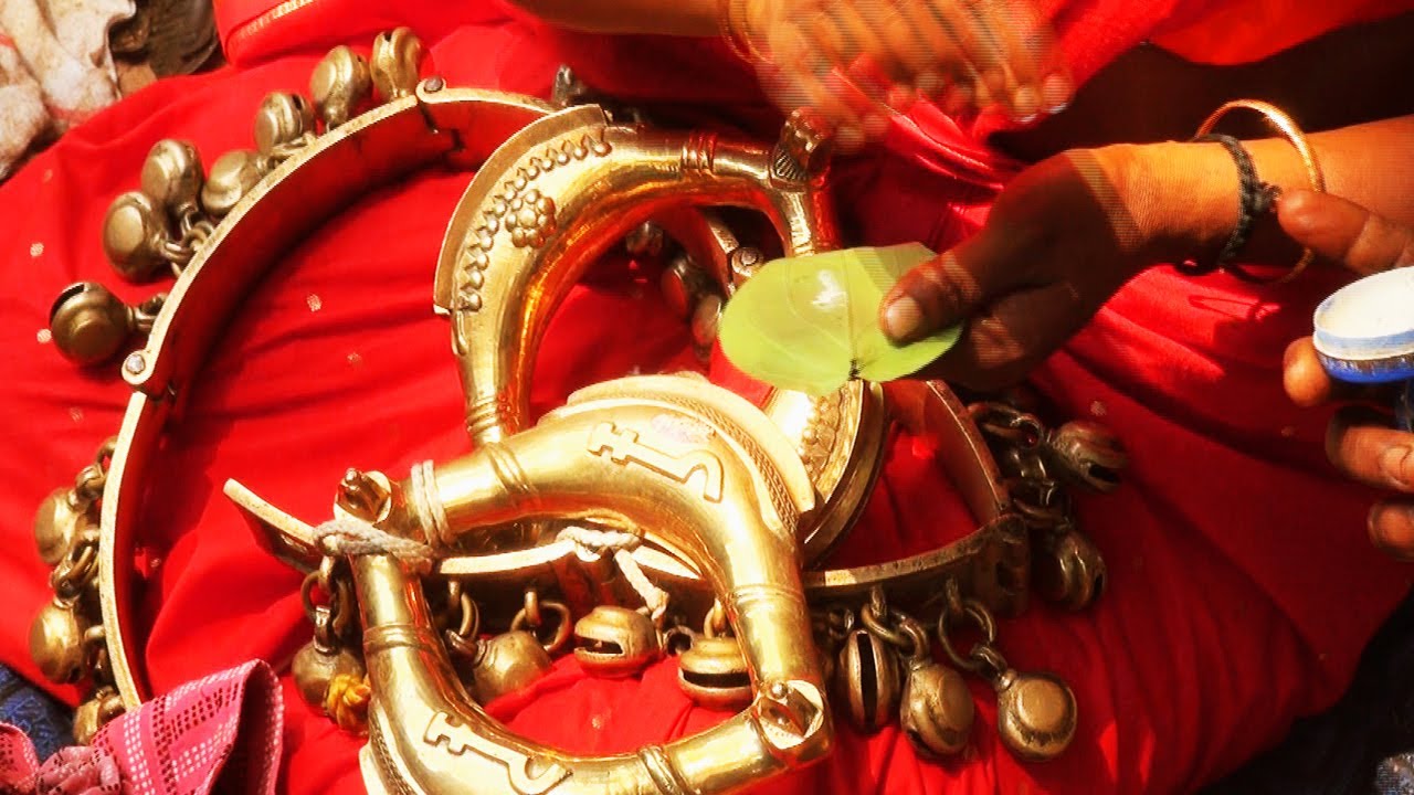 komarams before kodungallur bharani kodungallur bharani oracle velichappadu festival kodungalloor temple thrissur kerala india video komarams before kodungallur bharani