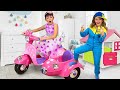 Sasha and Max Switch Up Bodies & Ride on Minnie Mouse Toy Scooter