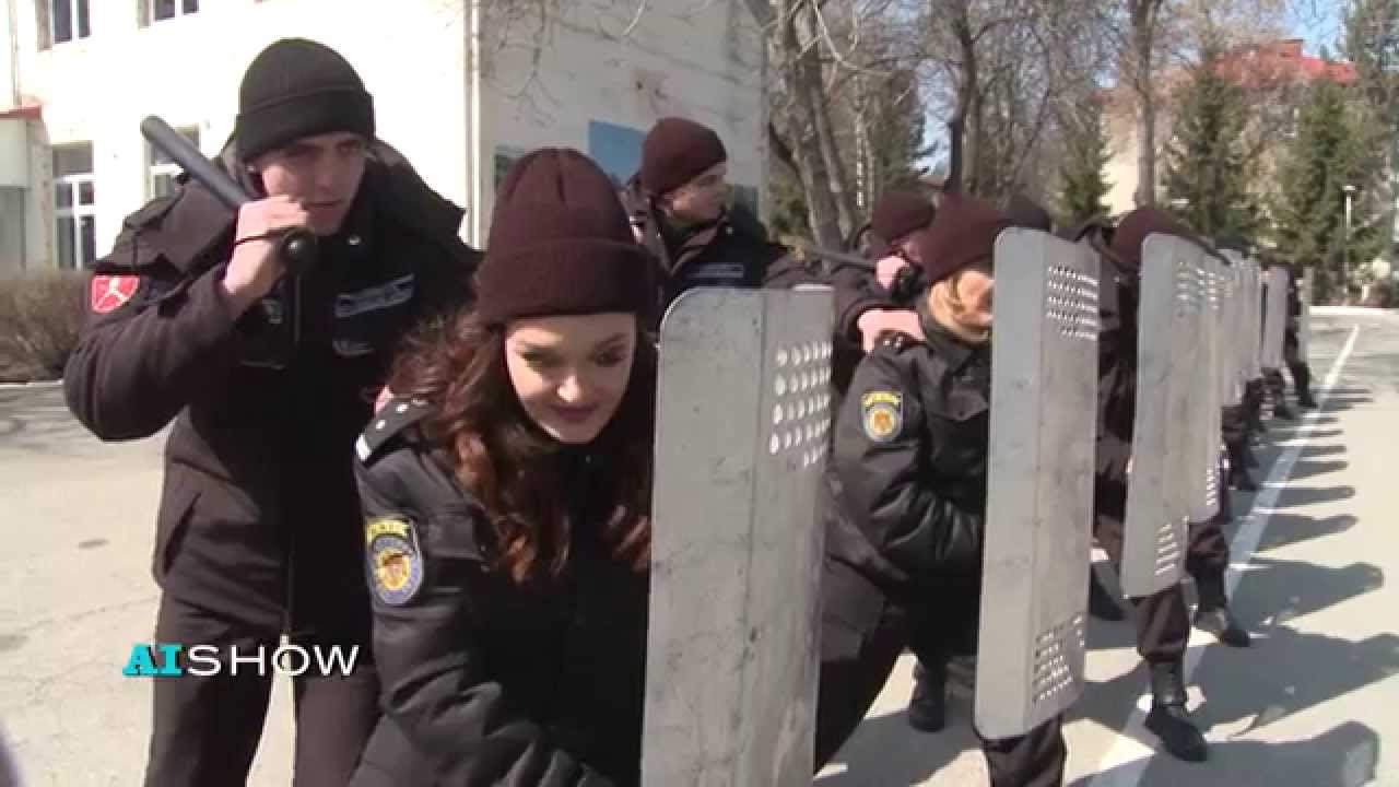 Provocare AISHOW: Aura și Mihaela în rol de carabinieri