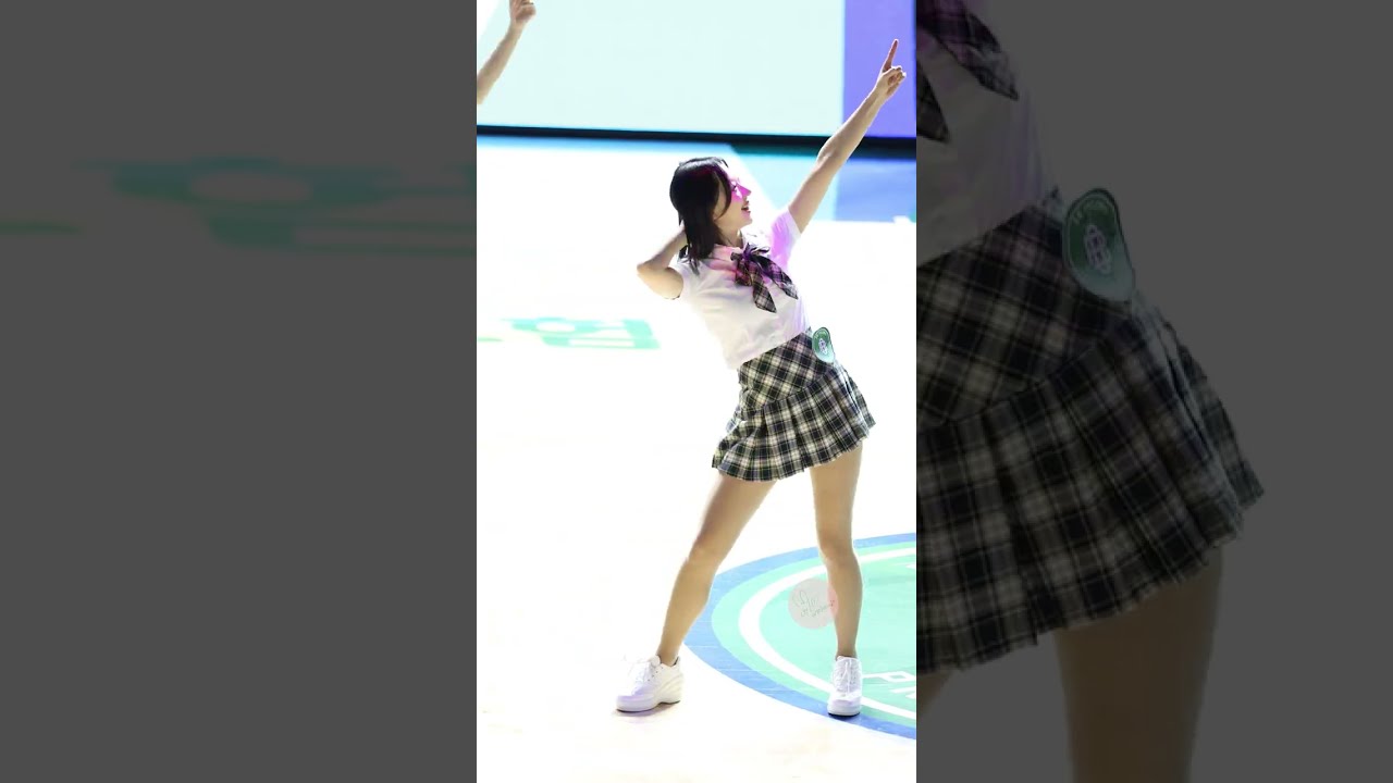 [4K 60p] DB 오프닝! 교복입은 우수한 치어리더! 소녀시대 - 힘 내!🙂  I Woo Su Han Fancam(231204)