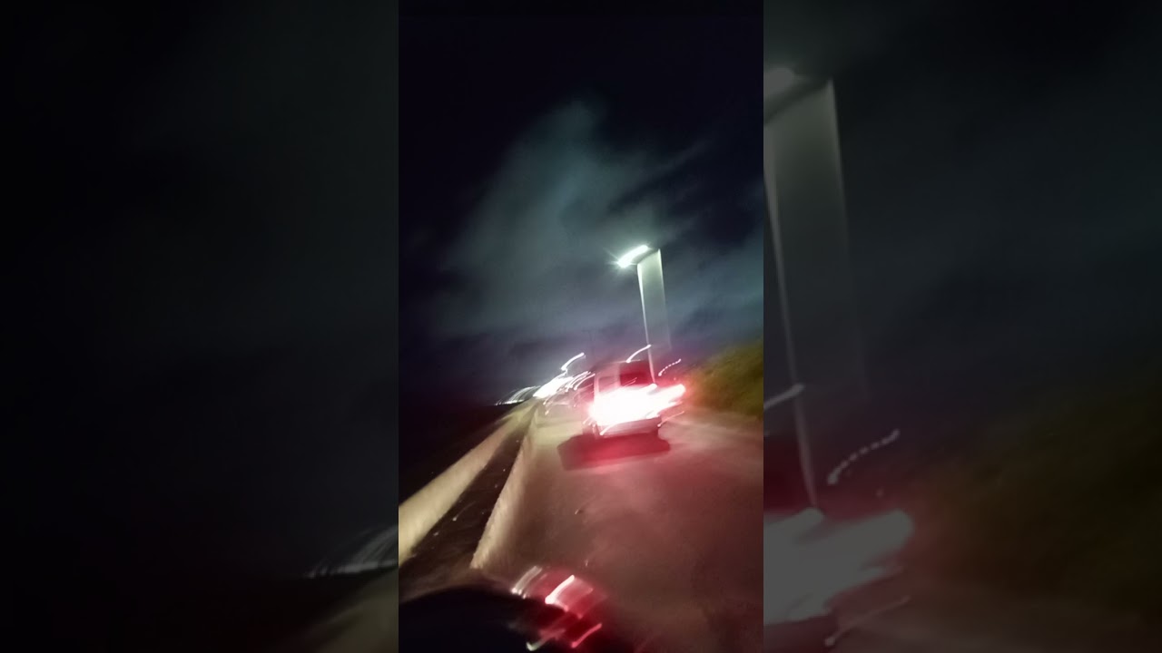 Vamos passear indo até o barraco da véia a noite.