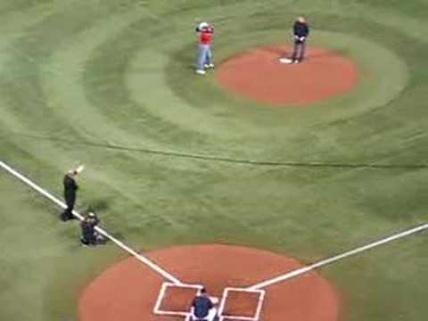 Brad Radke's ceremonial first pitch to start off the Minnesota Twins' 2007 season on Monday, April 2nd. (Sorry, the quality is low. But it gets better right before the pitch.)