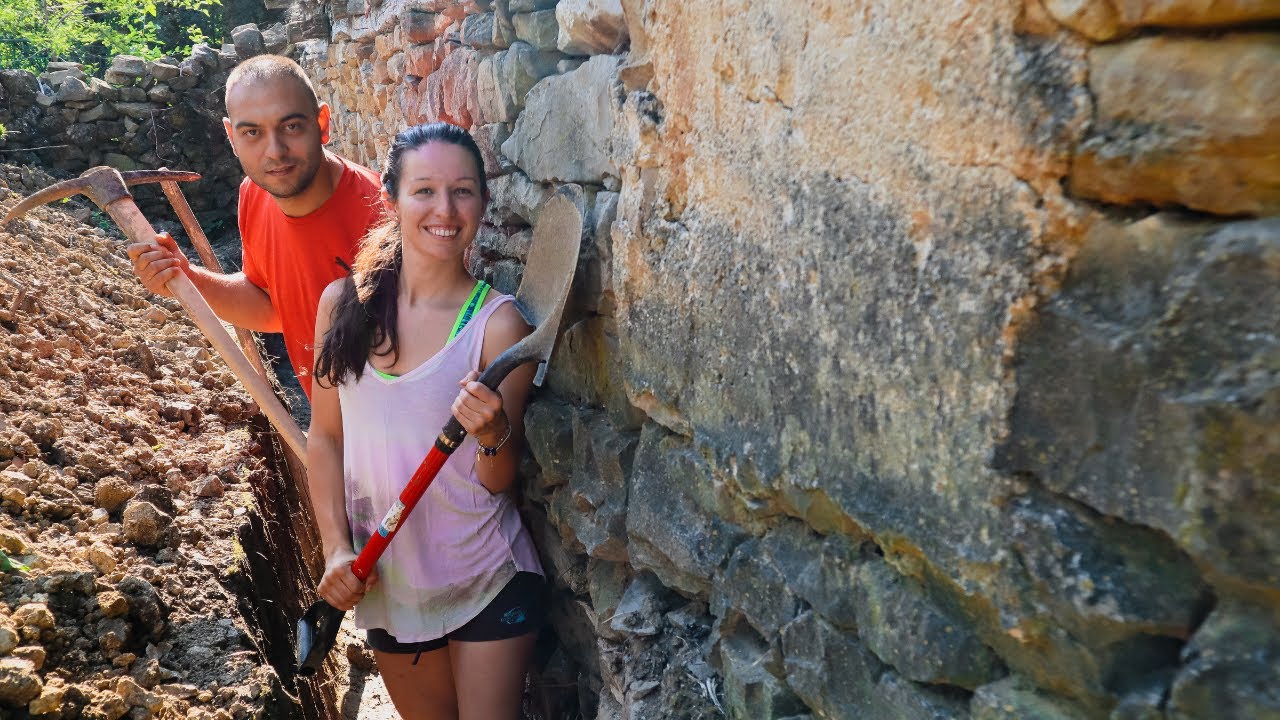 РЕСТАВРИРАНЕ НА СТАРА КЪЩА: Първи копки за дренажа | ЖИВОТ НА СЕЛО | Boho Soulz