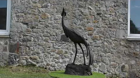 Walking Crane sculpture in Bronze Resin, garden st...