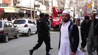 パキスタンのモスクで自爆テロ　50人以上が死亡、同国で最悪規模に