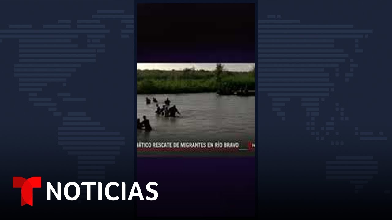 Dramáticos rescates de migrantes en el río Bravo #Shorts | Noticias Telemundo