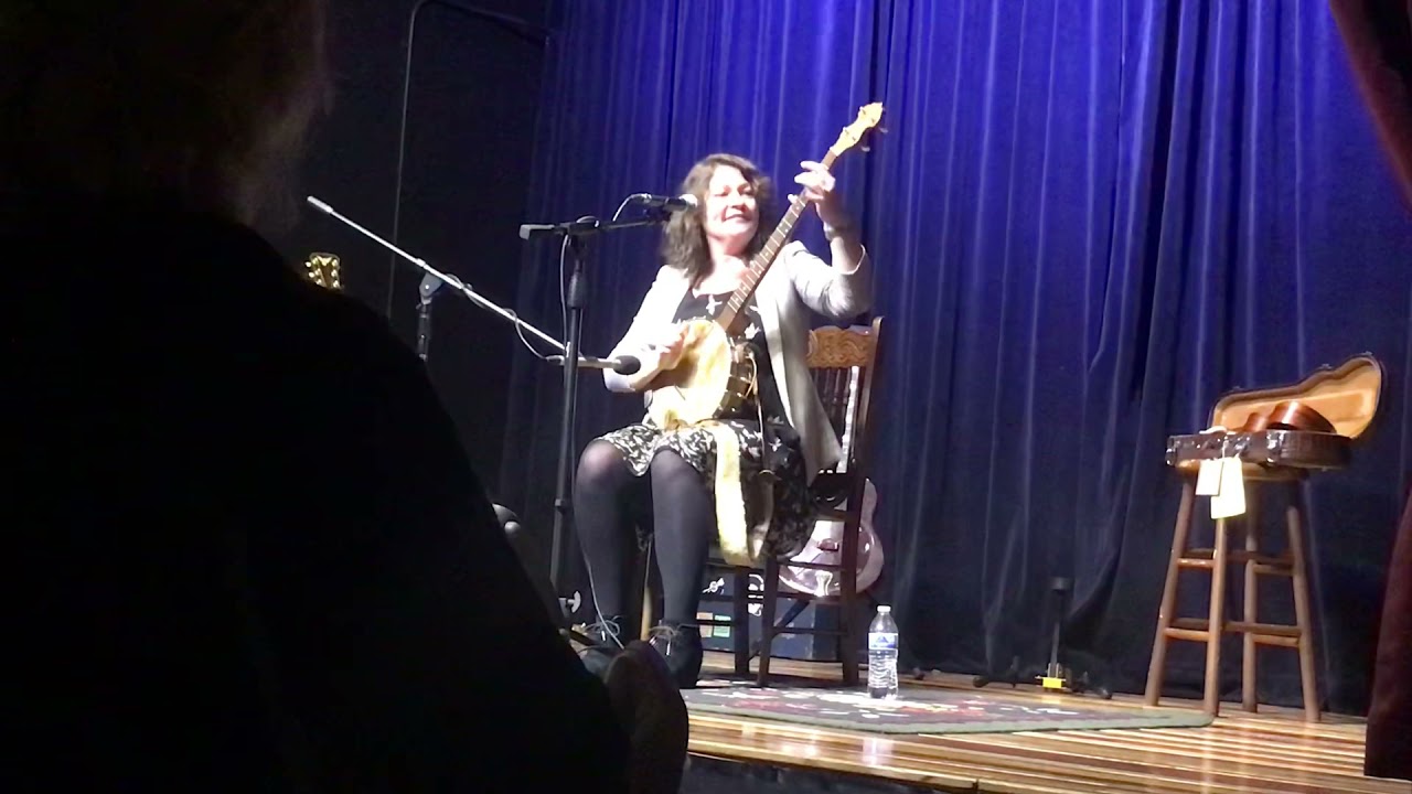 Rachael Davis sings “Sweetwater Sea” @ The Robin Theatre in Lansing, MI 10/13/21