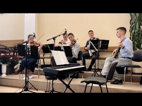 Хочет всех людей