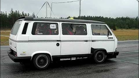 Ratataksi - T3 Race Taxi drag racing in wet, video from outside
