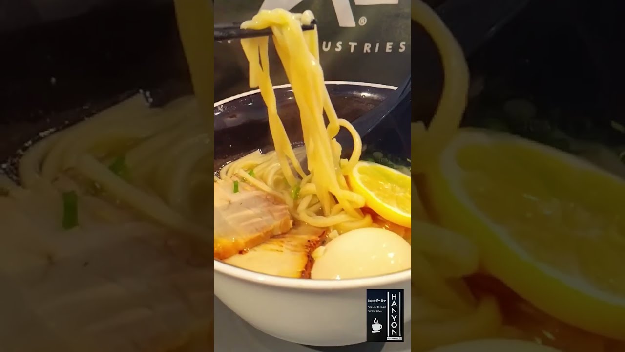 透ける豚骨ラーメン　#Shorts #福岡グルメ