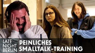 Klaas „coacht“ seine Mitarbeiter:innen im Smalltalk - Teil 2 | Late Night Berlin