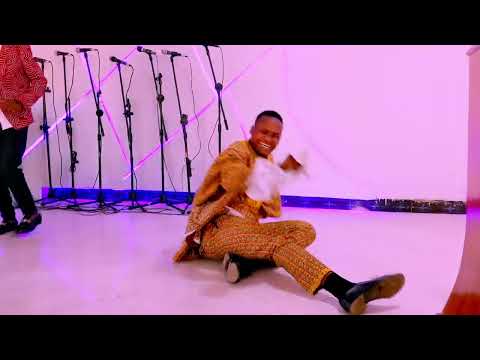 Angaria MUNGU Ananvo Tembea Kwa Miguu Abadan