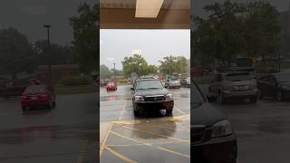 Raining with thunder ☔️ Overland Park ks #rain #ks #hoodtime @HoodTime3 screenshot 4