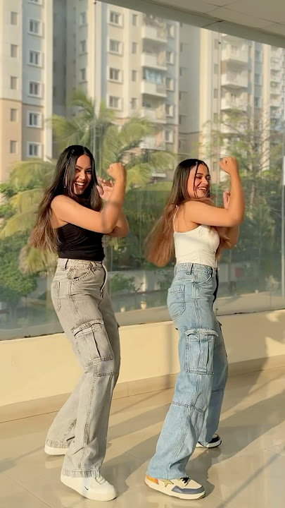 Dancing to our favorite Haryanvi song 😍💃 #haryanvisong #dance #solidbody #theshuklasisters