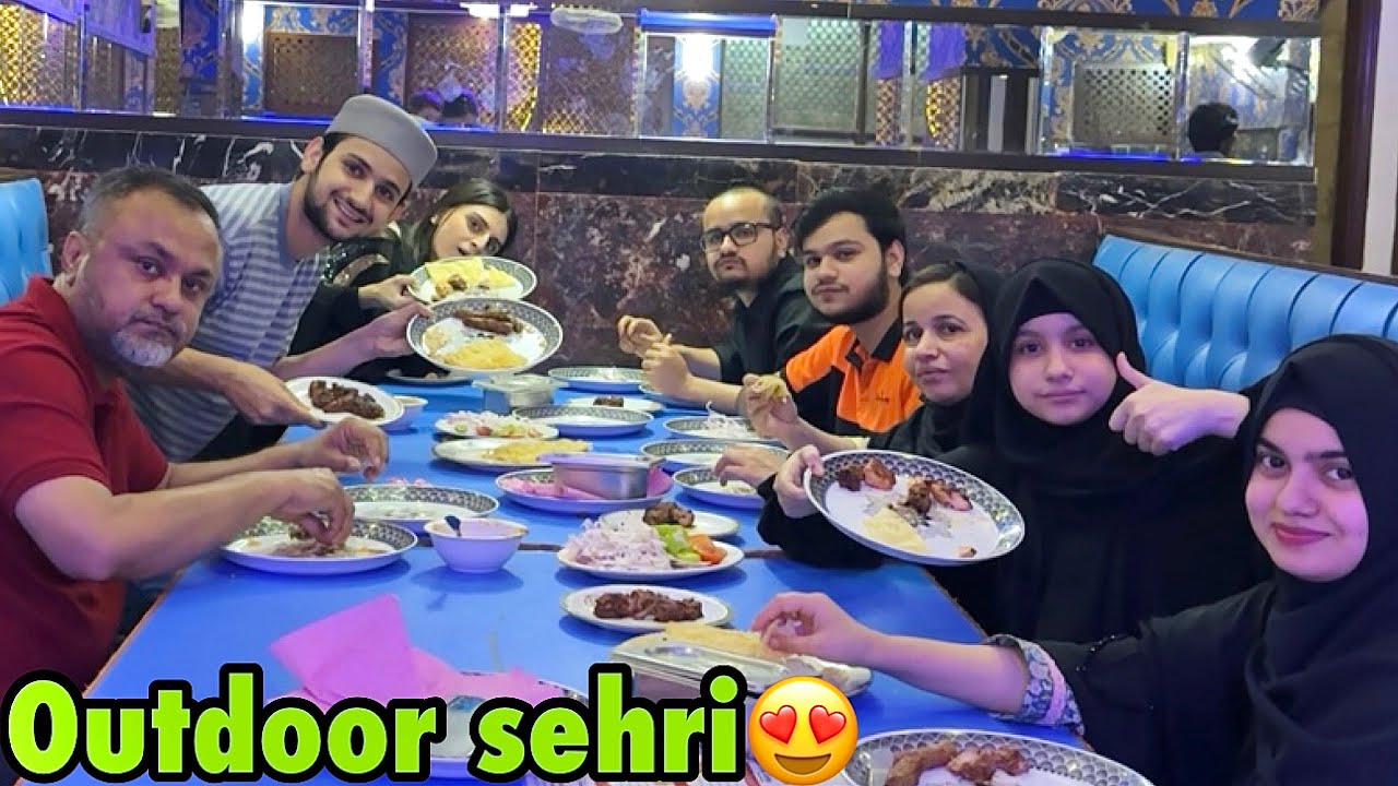 Aj sehri karne bahar gai porri family ke sath😍
