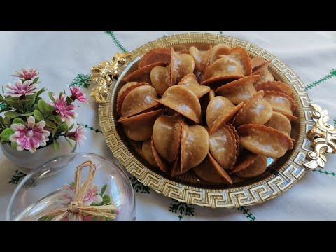 كعب غزال للمبتدءات طريقة مفصلة وكمية قليلة عجين كعب غزال بدون زبدة والعقدة مطحونة في الدار