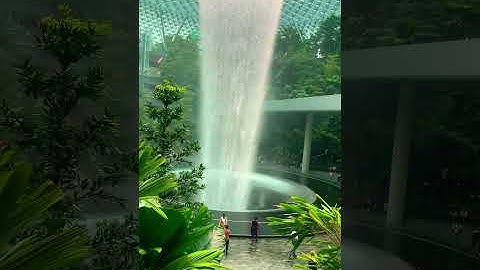 Công viên tỷ đô trong sân bay changi của singapore
