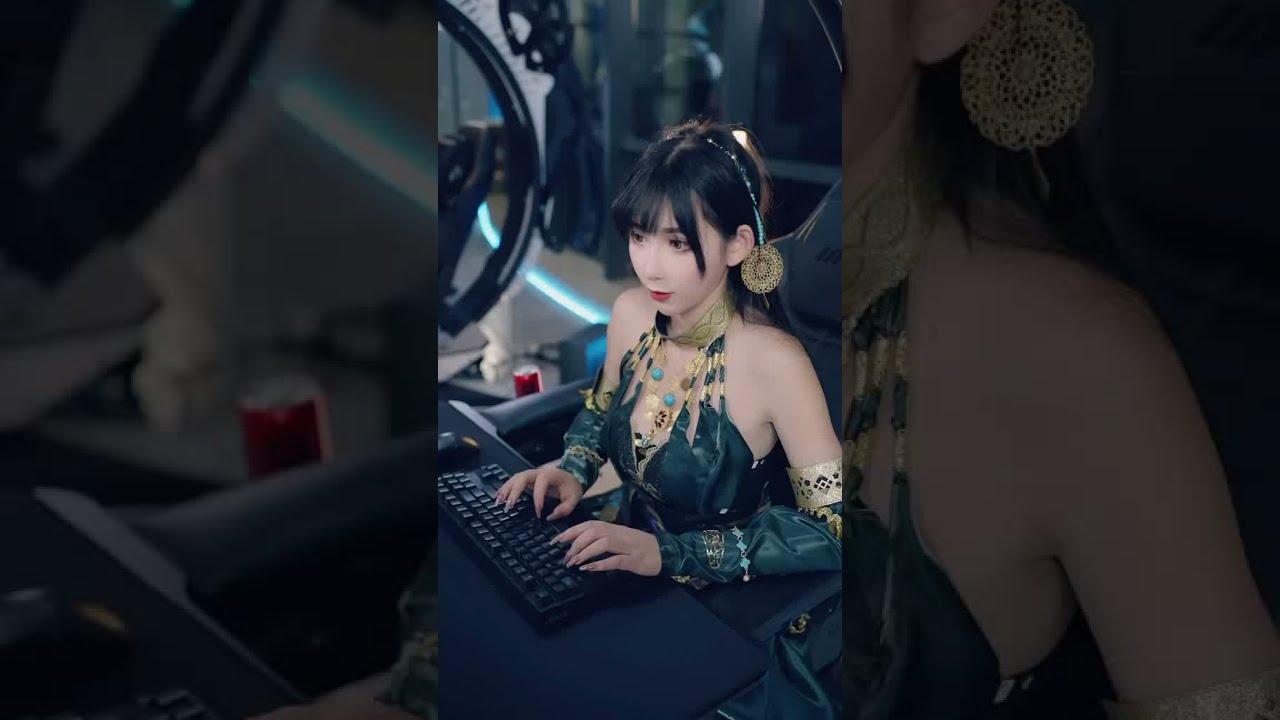 Tired from playing the game, take a break~ Canaan cos shooting