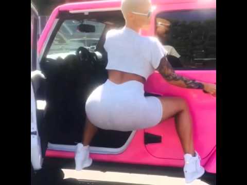 Amber Rose Twerks On Her Pink Jeep