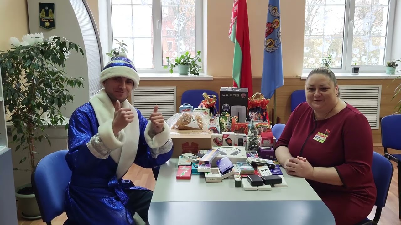 Дед Мороз приехал с подарками в школу №188