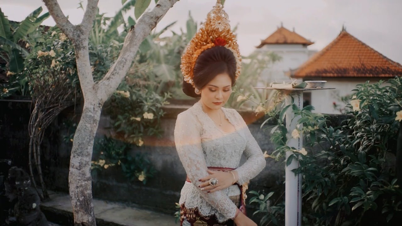 BALINESE WEDDING || MEMADIK - BIAN & NOVI - YouTube