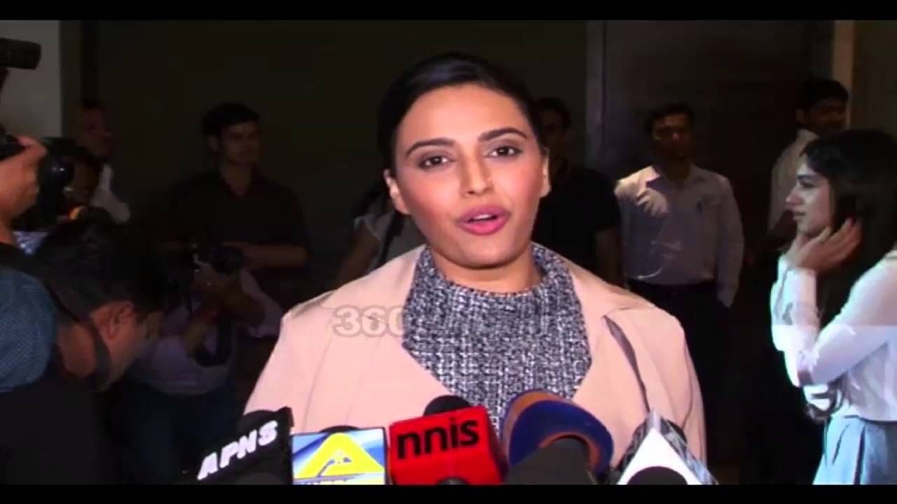 NEERJA Screening: Sonam Kapoor's Friend Swara Bhaskar Seems Super Excited To Watch The Film
