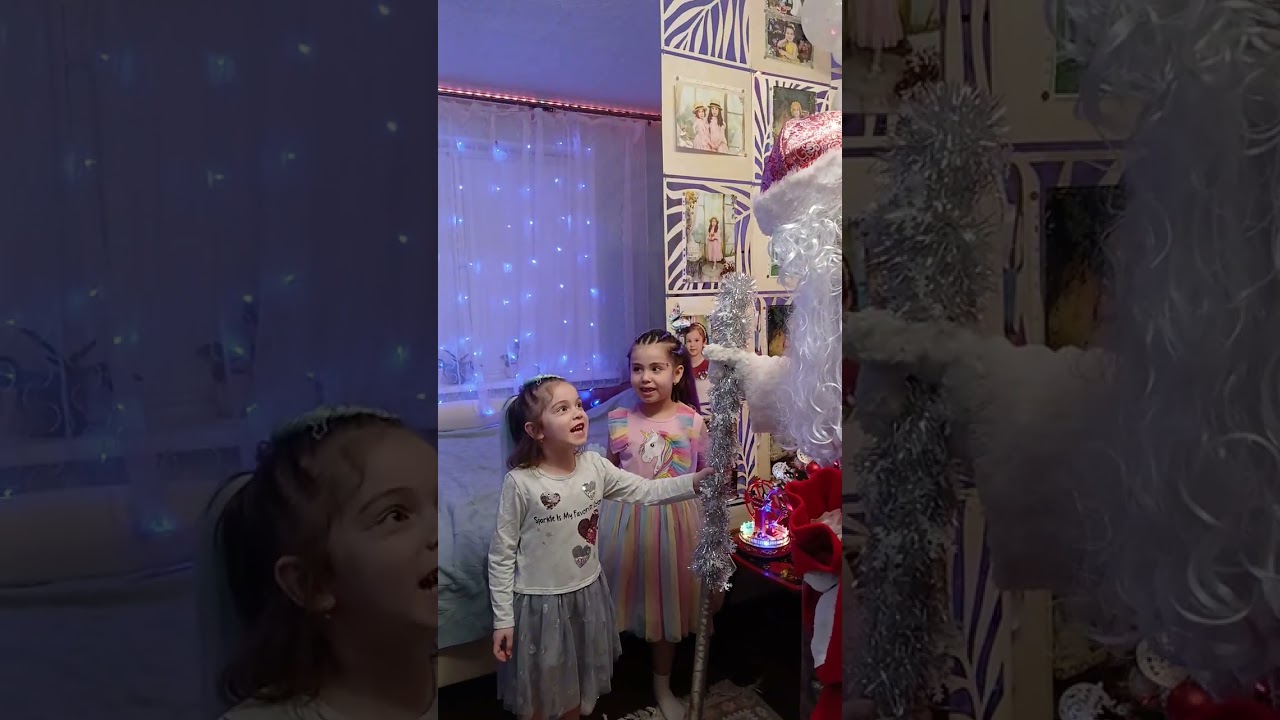 Дедушка мороз к нам пришёл, значит мы были послушными девочками