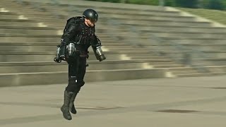 «Железный человек» полетал в костюме с реактивными двигателями (новости)