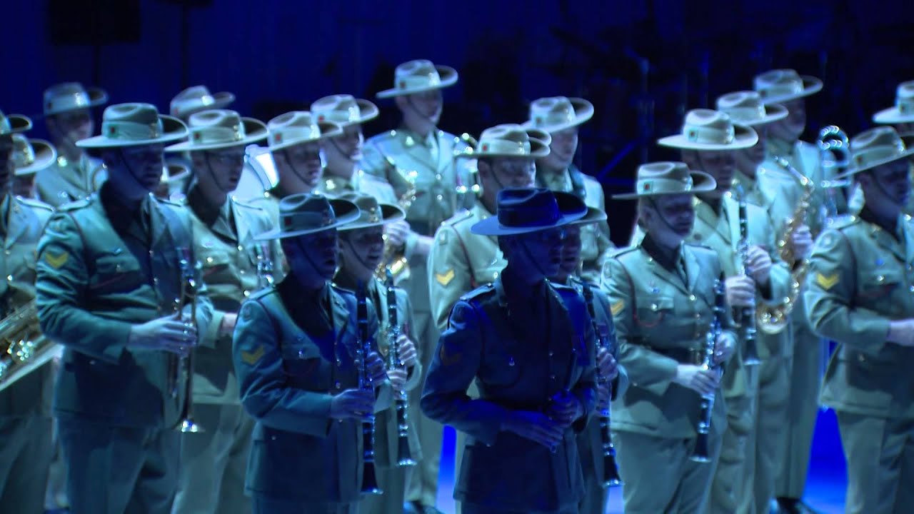 平成26年度自衛隊音楽まつり Parade of the Tall Ships - YouTube