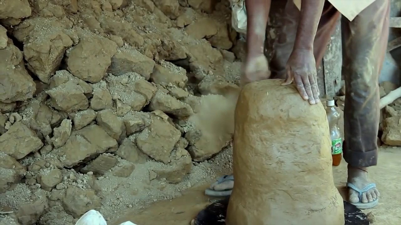 How A Clay Tandoor Oven Is Made By Hand!
