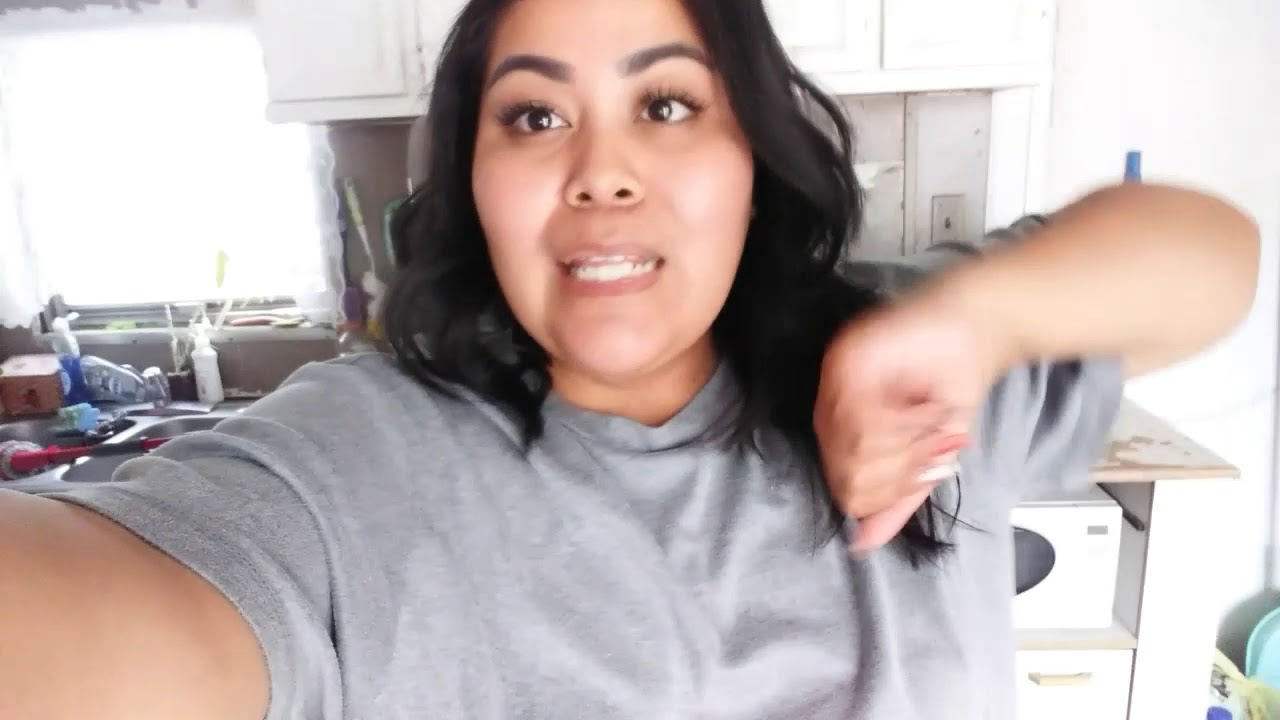 Vlog| cleaning and organizing my bathroom - YouTube